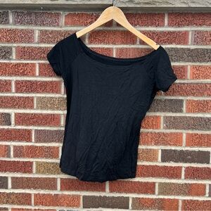 Funiloth Black Off the Shoulder Short Sleeve Top